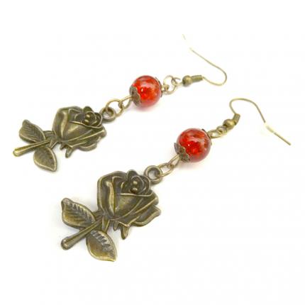 Boucles d oreilles roses.