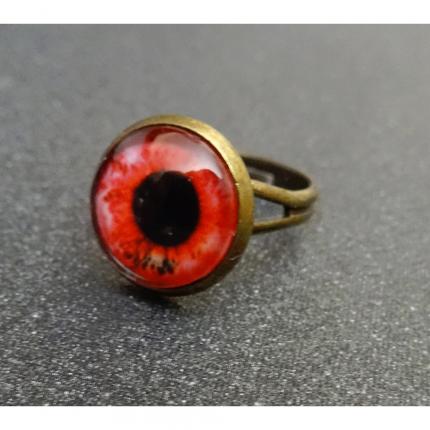 Bague de vampire : oeil rouge. Halloween.