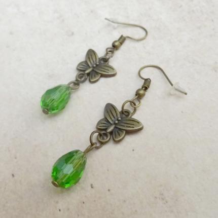 Boucles d oreilles papillons couleur bronze et perles en verre